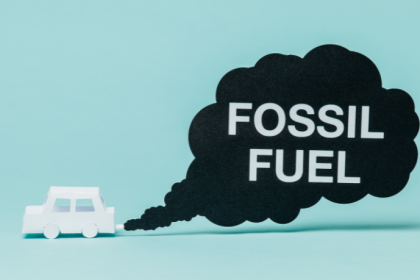 Fernando Trabach Filho discute os desafios dos combustíveis fósseis na transição para fontes de energia mais limpas.