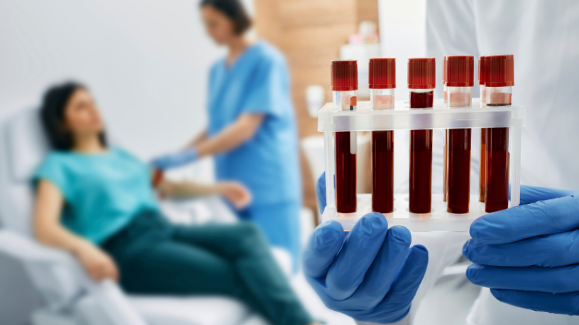 Lawrence Aseba Tipo mostra por que conhecer o seu tipo de sangue é essencial para a saúde e emergências médicas.