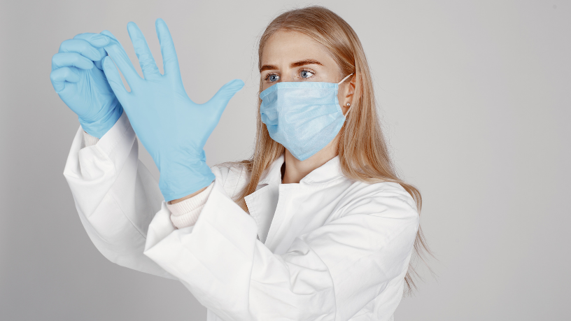 No enfrentamento das infecções hospitalares, Elias Assum Sabbag Junior mostra que os plásticos antimicrobianos surgem como alternativa eficaz e moderna.