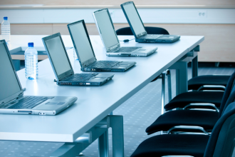 Sérgio Bento De Araújo apresenta as normas essenciais de uso e manutenção preventiva para garantir um laboratório de informática sempre eficiente.