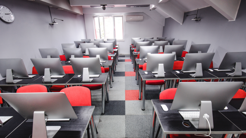 Um guia prático de Sérgio Bento De Araújo sobre como usar e manter o laboratório de informática em condição ideal todos os dias.